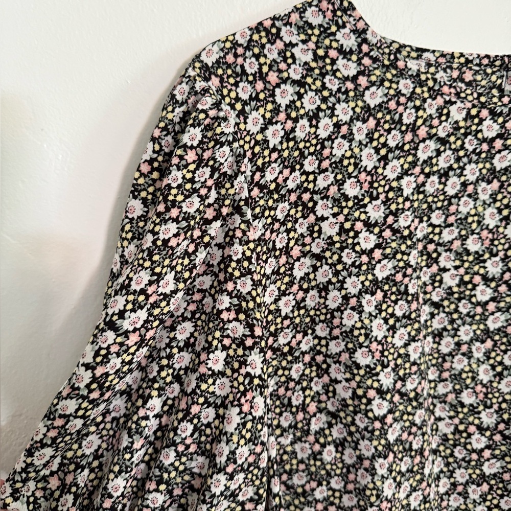 Floral Black and White Floral Women's Top, Size XL - Picture 3 of 5